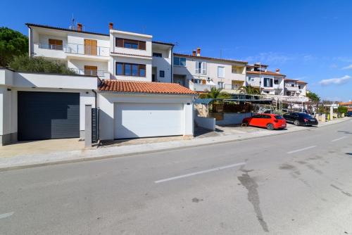Apartments with parking spaces Pula - 20625