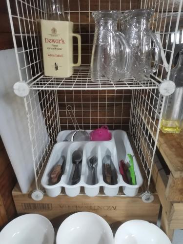 a shelf with shoes and other items on it at Edificio El Barrio Vertical in San José