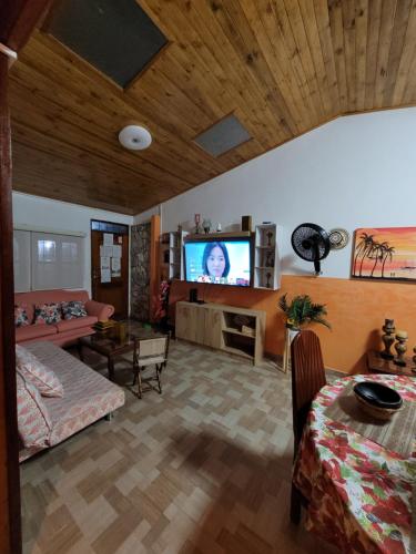 a living room with a couch and a tv at Cabaña 12 La Bendición De Dios in Santa Marta