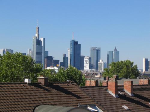 a view of a city skyline with tall buildings at Alexander am Zoo in Frankfurt/Main
