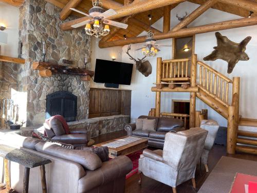 Lazy J Mountain Retreat – Photos 3