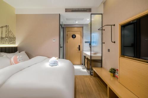 Postel nebo postele na pokoji v ubytování Meego Smart Select Hotel