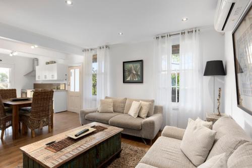 a living room with a couch and a table at Healesville Garden Grandview in Healesville