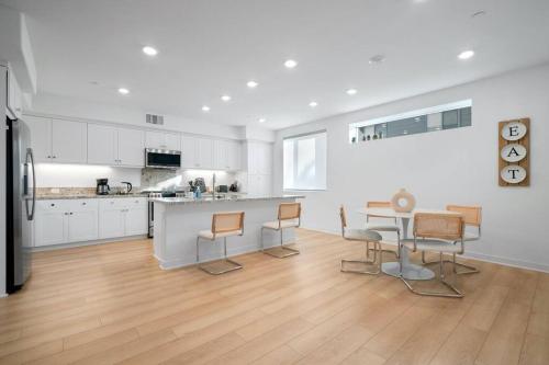 Spacious 3BD Suite Incl. parking