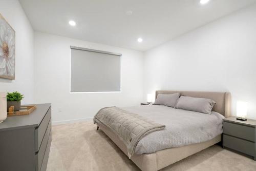 Spacious 3BD Suite Incl. parking – Photos 4