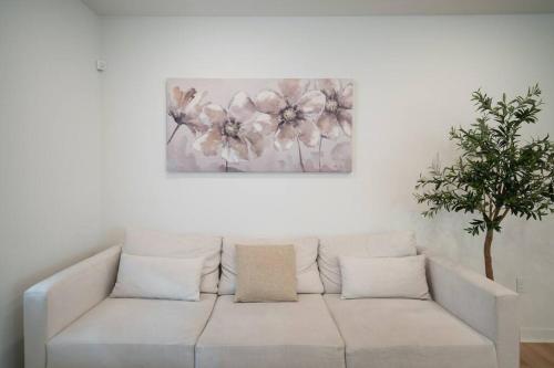 Spacious 3BD Suite Incl. parking – Photos 5
