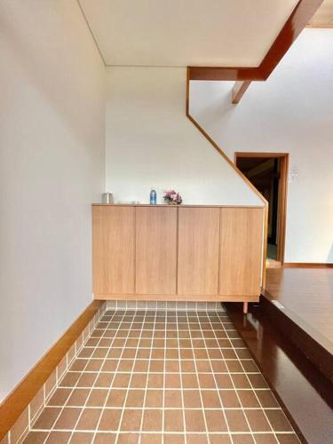 a room with a staircase and a tiled floor at 雅 南熱海 温泉別荘 Ocean View Hotspring Villa in Ajiro