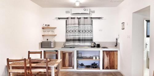 Kuhinja oz. manjša kuhinja v nastanitvi Savanna Tree Apartments - self catering town center