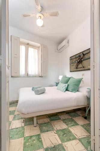 Big Flat in City Center with Patio