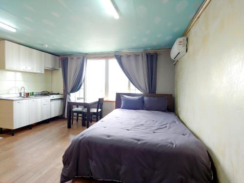 Postel nebo postele na pokoji v ubytování The House Pension