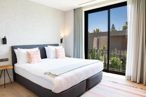 Ένα ή περισσότερα κρεβάτια σε δωμάτιο στο Bodrum Ortakent Luxury Private Villa with Pool