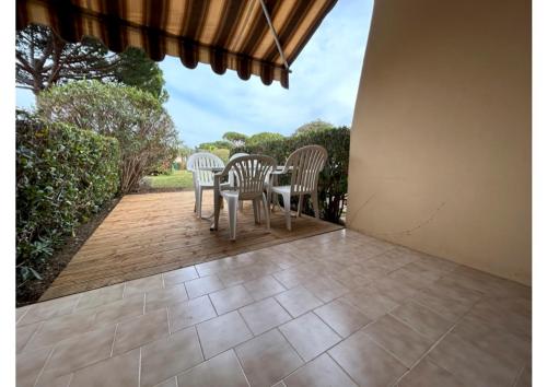 2 Pièces Climatisé-WIFI / 4 voyageurs / Boxe Privé / 2 piscines / 2 tennis / Pétanque / PingPong