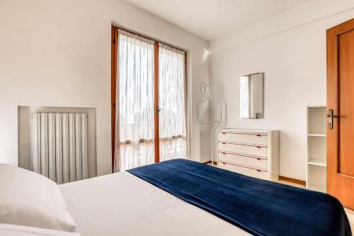 a bedroom with a bed and a dresser and a window at Casa Ischia 66 Vista mare con 3 camere da letto in Numana