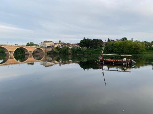 Vista de un río cerca de este apartamento