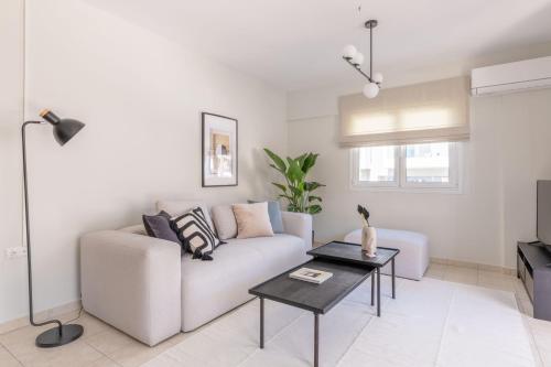 Superior 3BR Apartment in Chalandri by UPSTREET