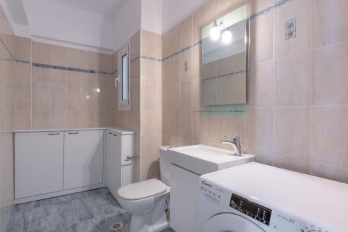 Ванная комната в Superior 3BR Apartment in Chalandri by UPSTREET