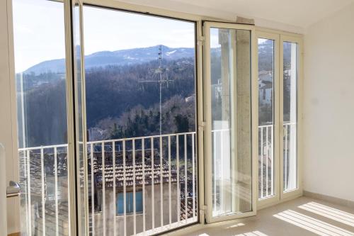 a balcony with a view of a mountain at Laetitia Guesthouse in Sepino