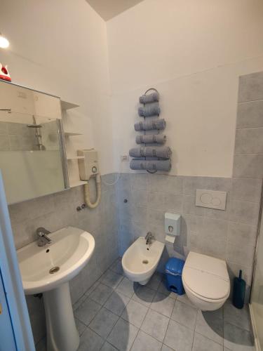 a bathroom with a sink and a toilet and towels at La Rosa di Orvieto in Orvieto