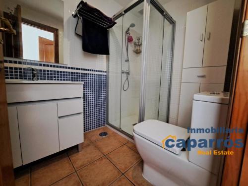 a bathroom with a shower and a toilet and a sink at Apartamento 2 Al Andalus Resort - Vera Playa in Vera