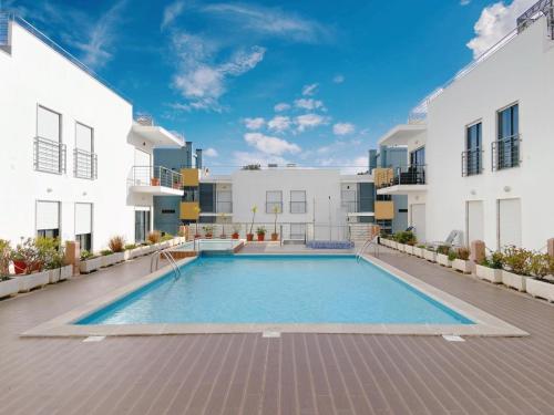 Meia Praia Poolside to Seaside Retreat #1936