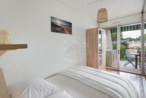 AS22429 - P2 Cabine avec terrasse et jardin privatif