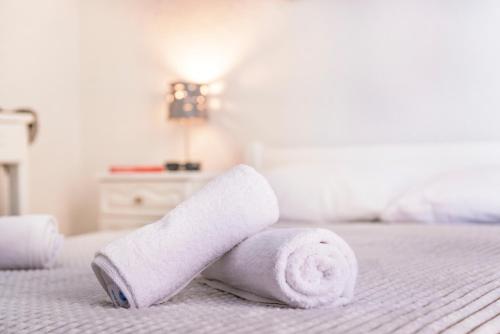a roll of toilet paper on a bed at Kyrva Bay Studios in Ierápetra