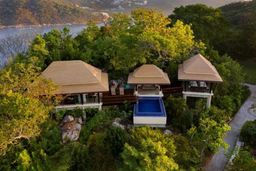 an aerial view of a house with a swimming pool at Banyan Tree Cabo Marques in Acapulco