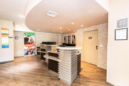 Best Western Inn & Suites San Diego Zoo -SeaWorld Area Image