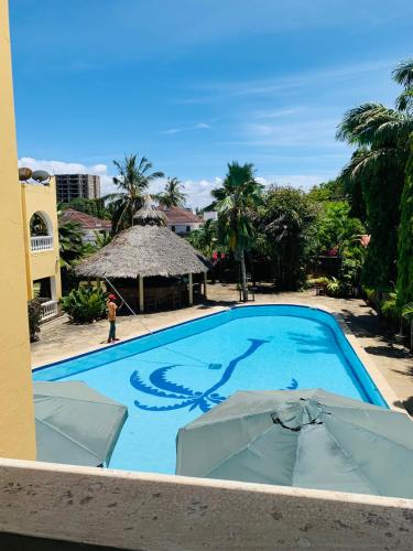 สระว่ายน้ำที่อยู่ใกล้ ๆ หรือใน Ltorec