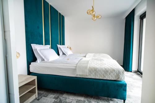 Una cama o camas en una habitación de Cristal Baltic