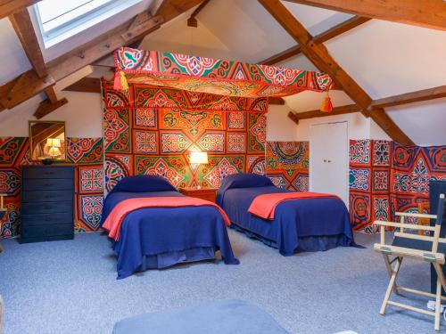 A seating area at Pigwigs Place