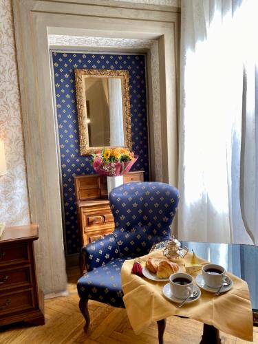 a room with a table with a chair and a mirror at Hotel Martelli in Florence