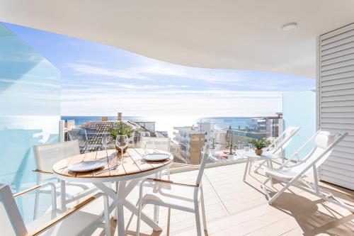 Ensuite Sea & Pool Views with Private Parking