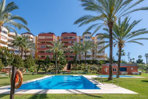 Apartamento con piscina, golf y solarium by Rent Me