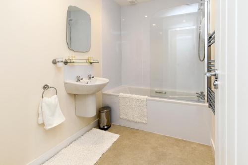 a bathroom with a sink and a tub and a toilet at Jetty Cottage, a self-catering cottage sitting on the jetty, with sea view in Amhuinnsuidhe