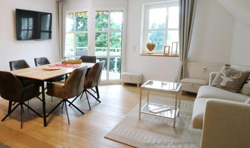 Villa Sunside - Apartment Superior, 2 Schlafzimmer, privates Hallenbad, Schluchsee