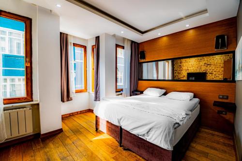 Llit o llits en una habitació de Xenia Hotel Taksim