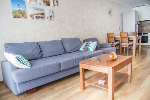 Kuchyňa alebo kuchynka v ubytovaní Al-Dom Apartamenty Wiśniowy Ogród z garażem