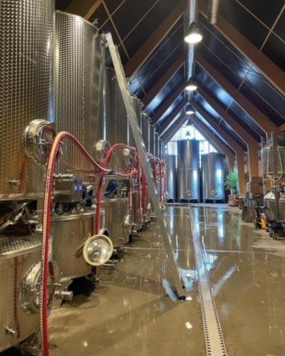 a large room with a machine in a brewery at Villa Brunnby in Mölle