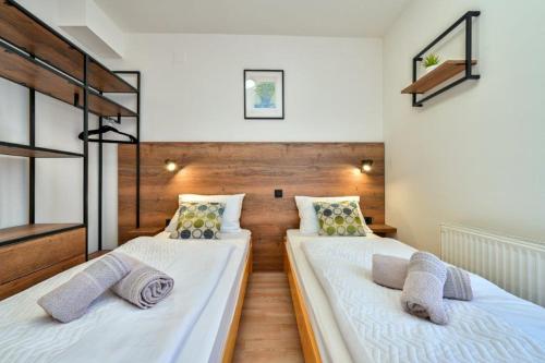 two beds in a room with white sheets and pillows at Apartman Hanna Toplice Sveti Martin in Sveti Martin na Muri