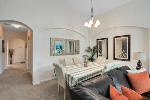 Beautiful 4 Bedroom 3 Bathroom pool & spa Villa villa photo 4
