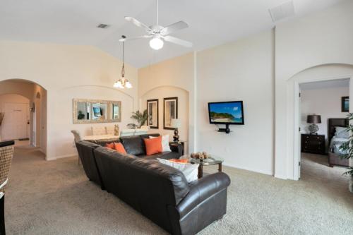 Beautiful 4 Bedroom 3 Bathroom pool & spa Villa villa photo 5