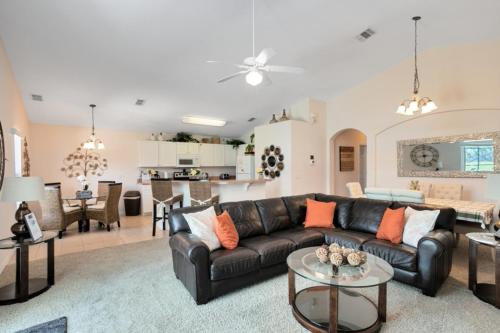 Beautiful 4 Bedroom 3 Bathroom pool & spa Villa villa photo 6