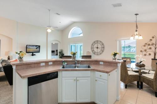 Beautiful 4 Bedroom 3 Bathroom pool & spa Villa villa photo 9