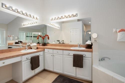 Beautiful 4 Bedroom 3 Bathroom pool & spa Villa villa photo 14