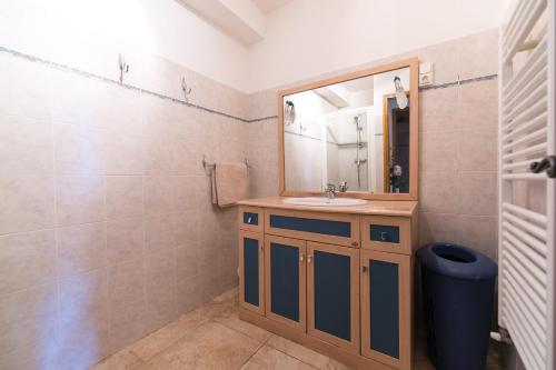 a bathroom with a sink and a mirror at Appartement T2 rez de villa in Saint-Florent