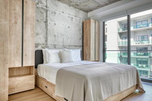 Postel nebo postele na pokoji v ubytování Downtown 1BR w Pool Gym WD nr Staples Center LAX-555