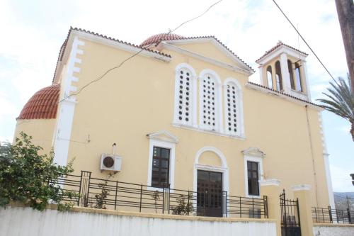 a church in the middle of a street at Piedra Residence in Pigi