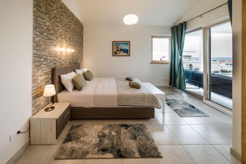 Giường trong phòng chung tại Penthouse Nina