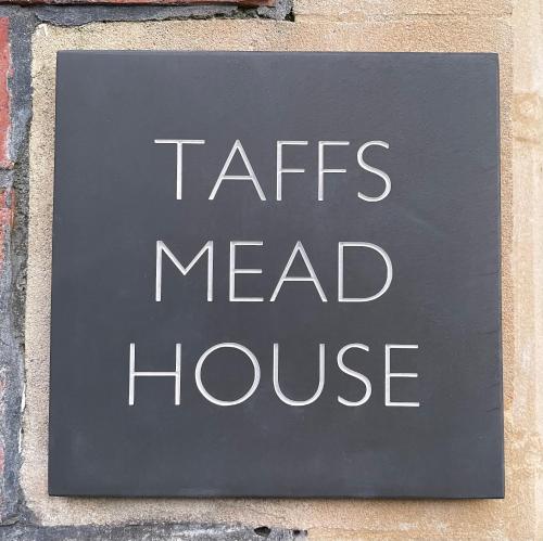 TAFFS MEAD HOUSE Central City Location, nr Stadium, Family Friendly! photo 17
